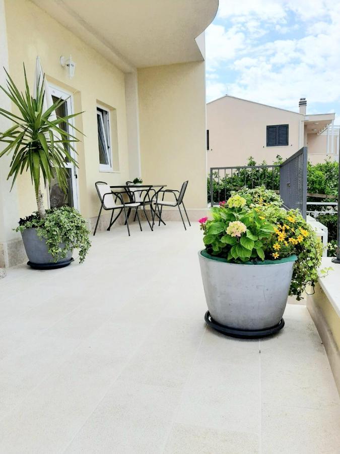 Apartments Akmadzic Макарска Екстериор снимка