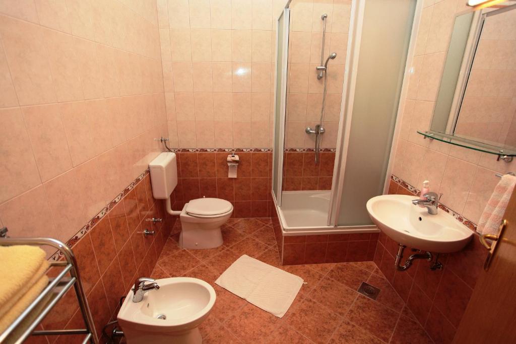 Apartments Akmadzic Макарска Екстериор снимка