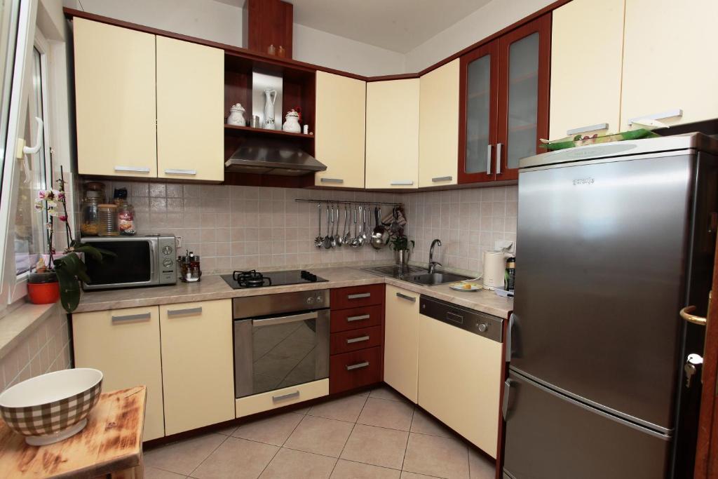 Apartments Akmadzic Макарска Екстериор снимка