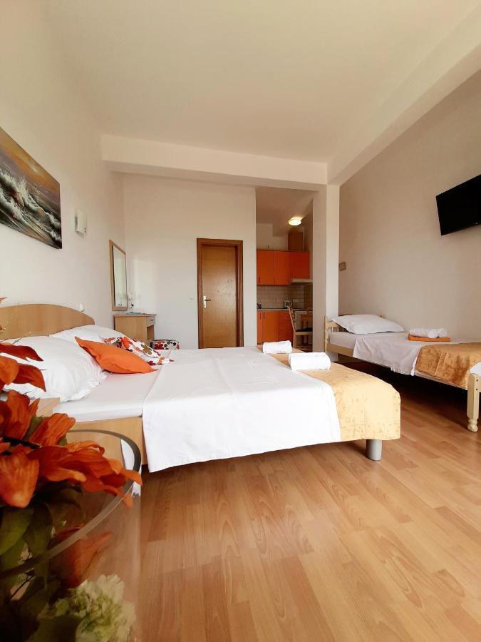 Apartments Akmadzic Макарска Екстериор снимка