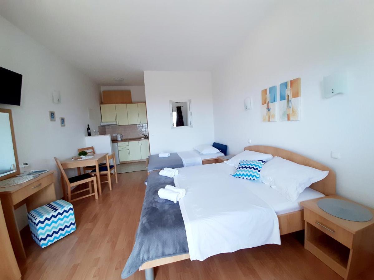 Apartments Akmadzic Макарска Екстериор снимка