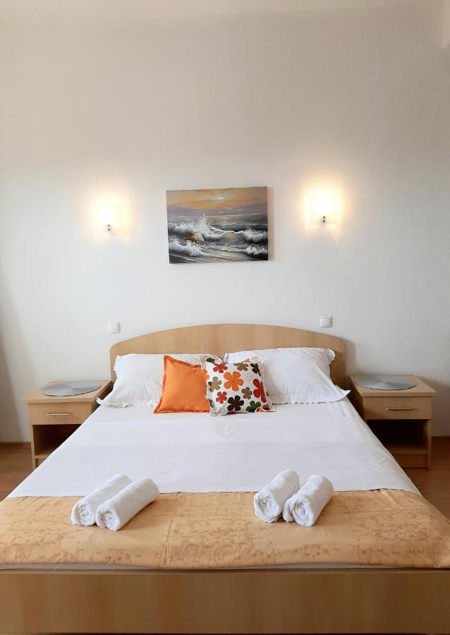 Apartments Akmadzic Макарска Екстериор снимка