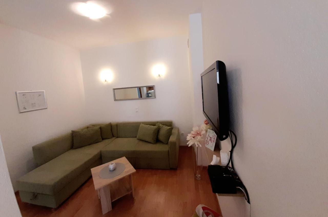 Apartments Akmadzic Макарска Екстериор снимка