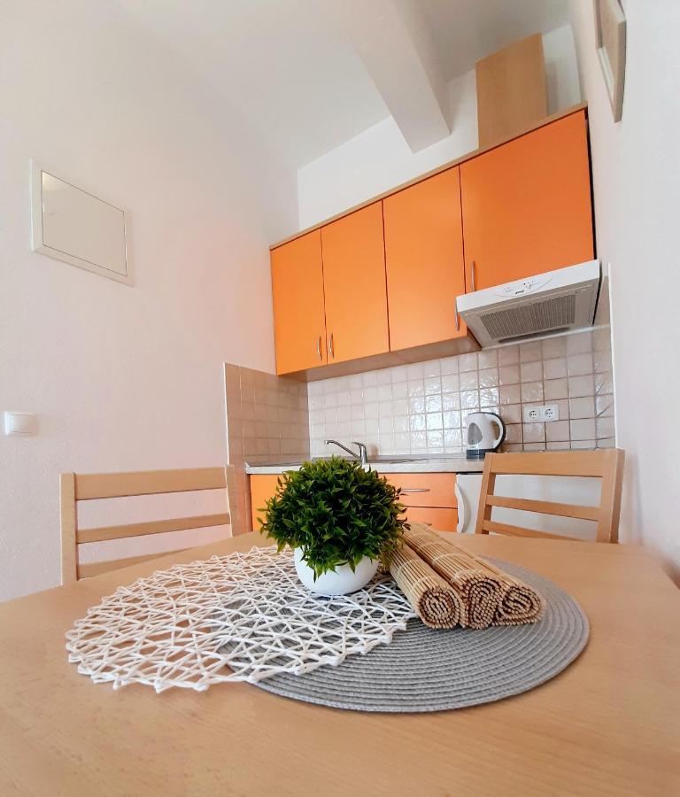 Apartments Akmadzic Макарска Екстериор снимка
