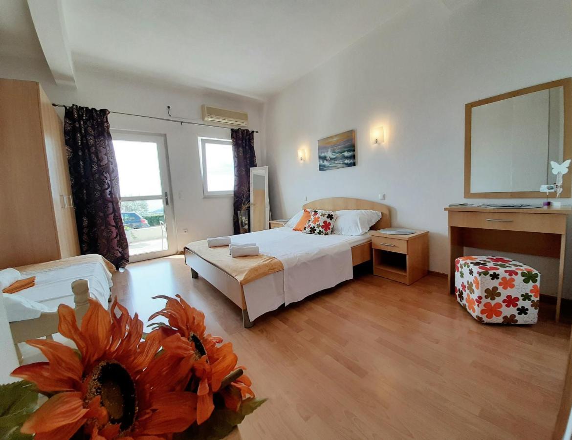 Apartments Akmadzic Макарска Екстериор снимка
