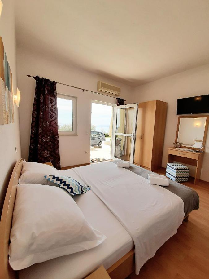 Apartments Akmadzic Макарска Екстериор снимка