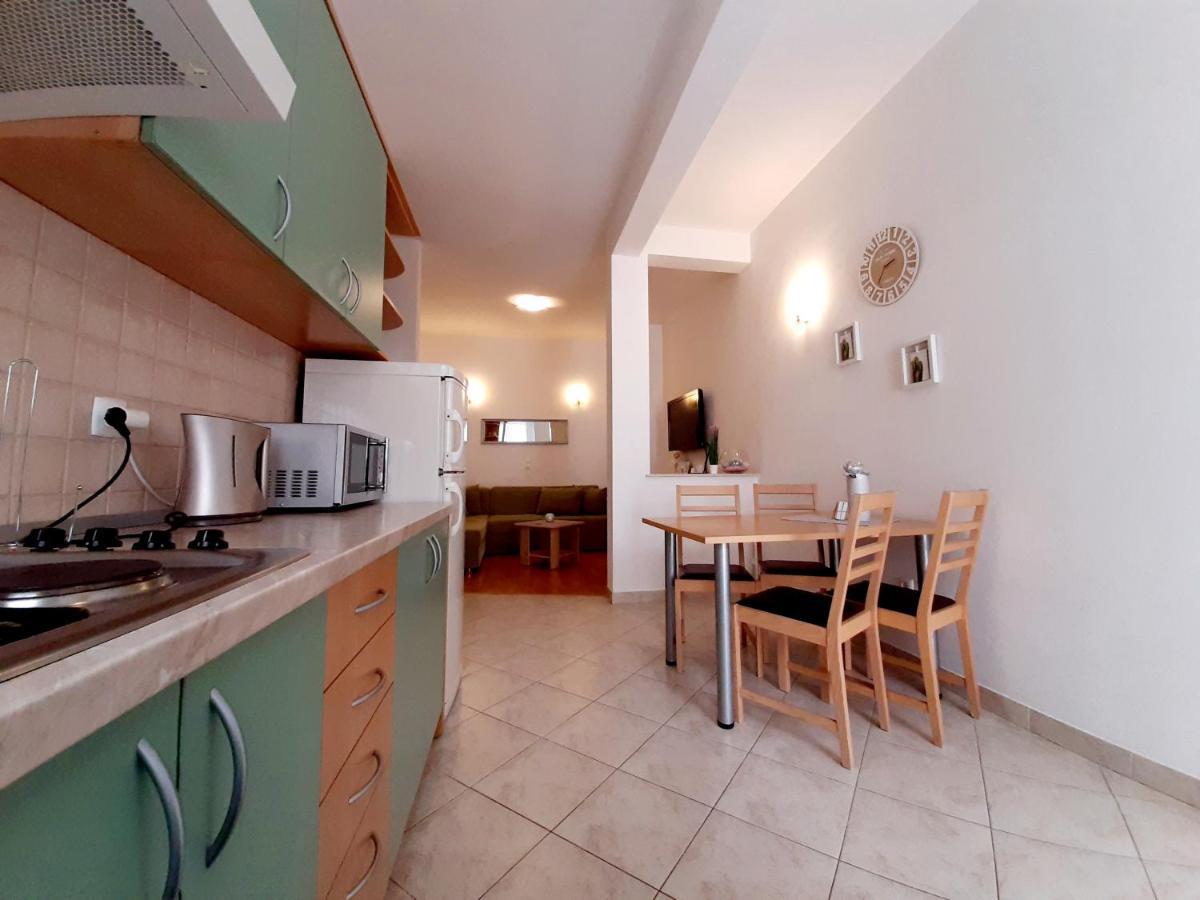Apartments Akmadzic Макарска Екстериор снимка