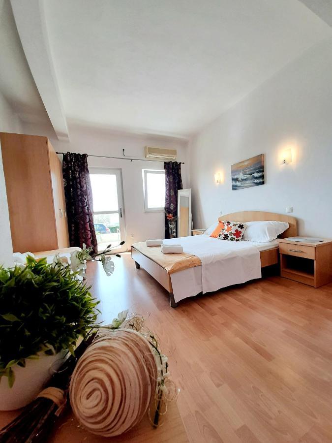 Apartments Akmadzic Макарска Екстериор снимка
