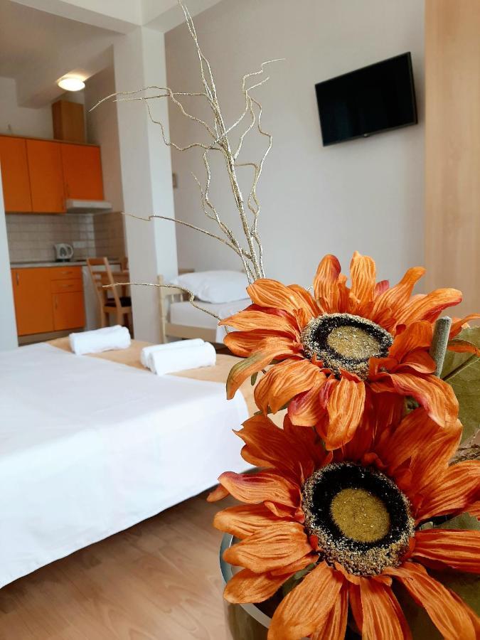 Apartments Akmadzic Макарска Екстериор снимка