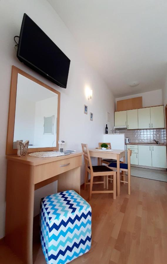 Apartments Akmadzic Макарска Екстериор снимка