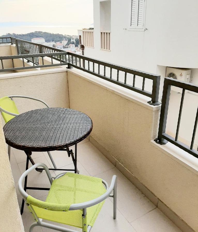 Apartments Akmadzic Макарска Екстериор снимка