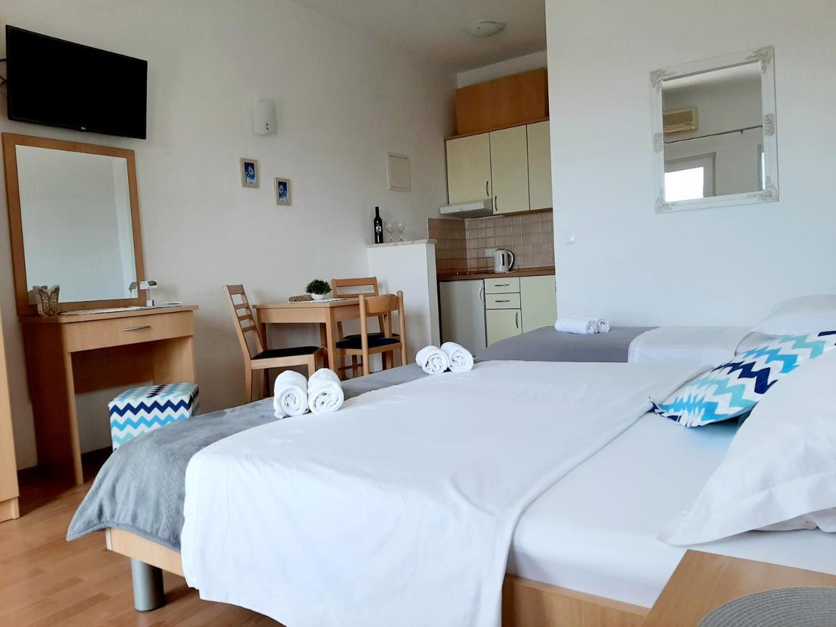 Apartments Akmadzic Макарска Екстериор снимка