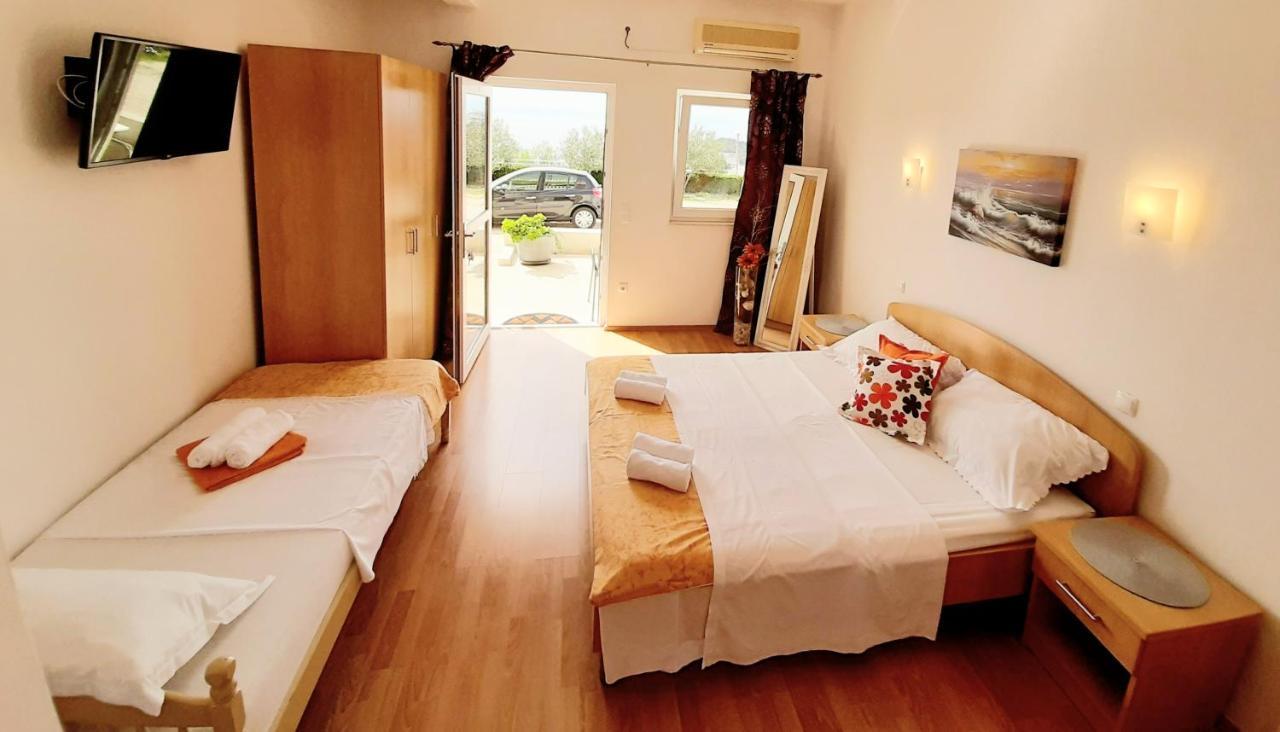 Apartments Akmadzic Макарска Екстериор снимка