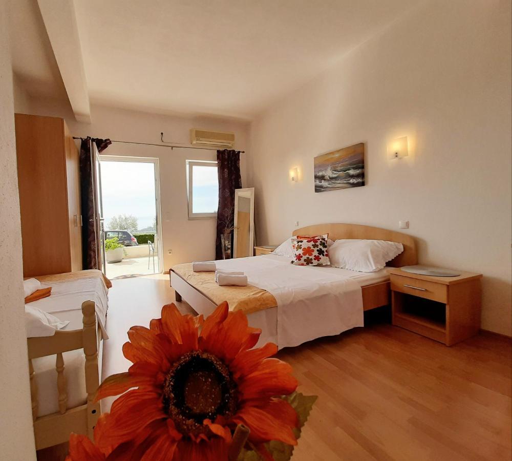Apartments Akmadzic Макарска Екстериор снимка