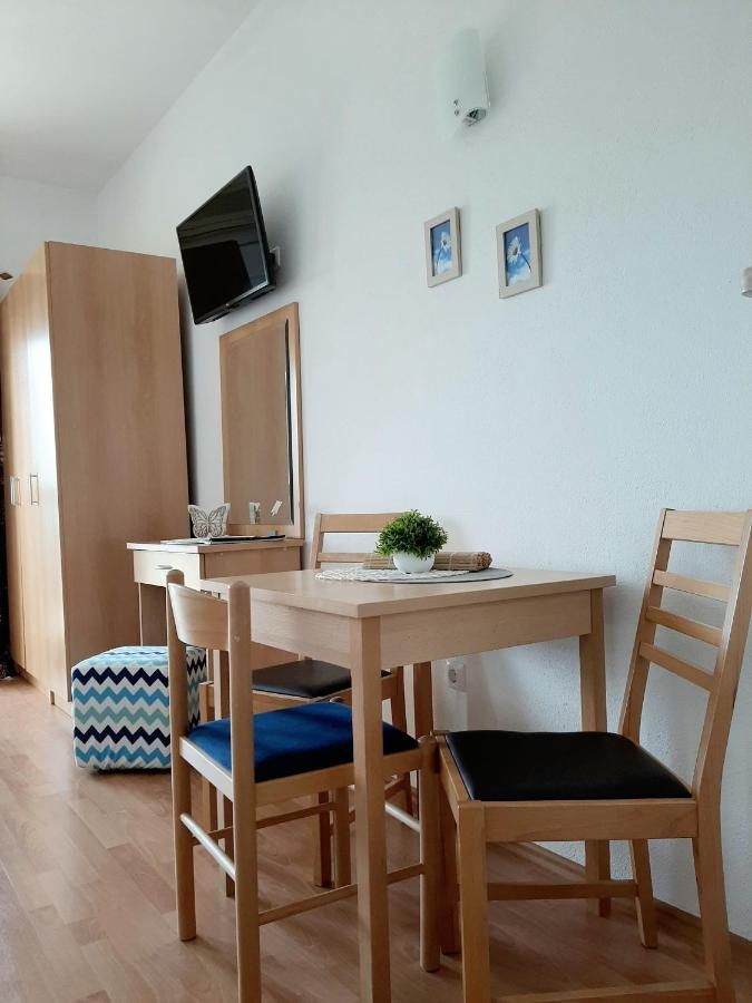 Apartments Akmadzic Макарска Екстериор снимка