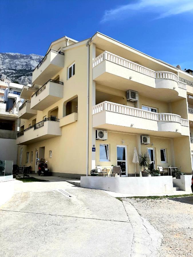Apartments Akmadzic Макарска Екстериор снимка